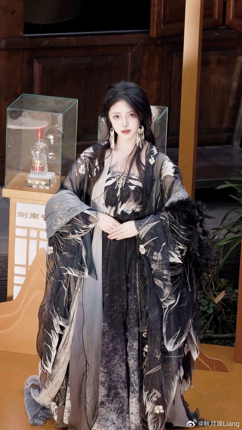 The Enchanting Legacy of Womens Ancient Costume Fans The Enchanting Legacy of Womens Ancient Costume Fans