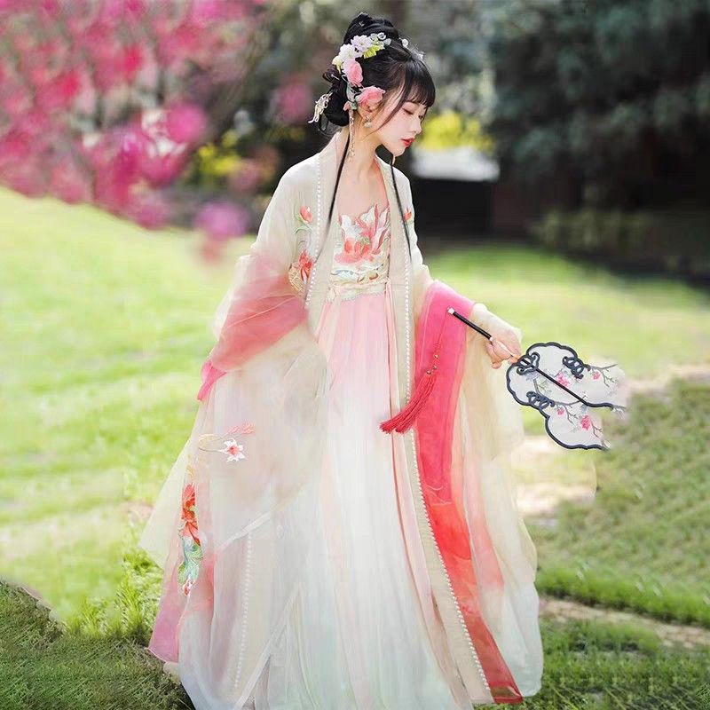 Embracing Traditional Elegance:The Revival of Chinese Cheongsam Skirts Embracing Traditional Elegance:The Revival of Chinese Cheongsam Skirts