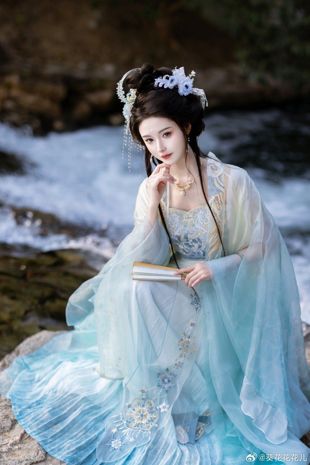 The Elegance of Black Cheongsam Women:Embracing the Chinese Style The Elegance of Black Cheongsam Women:Embracing the Chinese Style