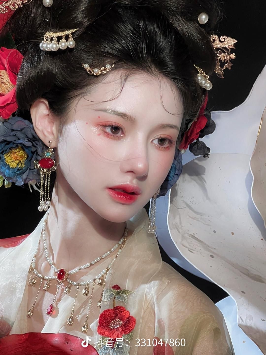 Martial Arts and Hanfu:Exploring the Essence of Chinese Traditional Martial Culture and Clothing Martial Arts and Hanfu:Exploring the Essence of Chinese Traditional Martial Culture and Clothing