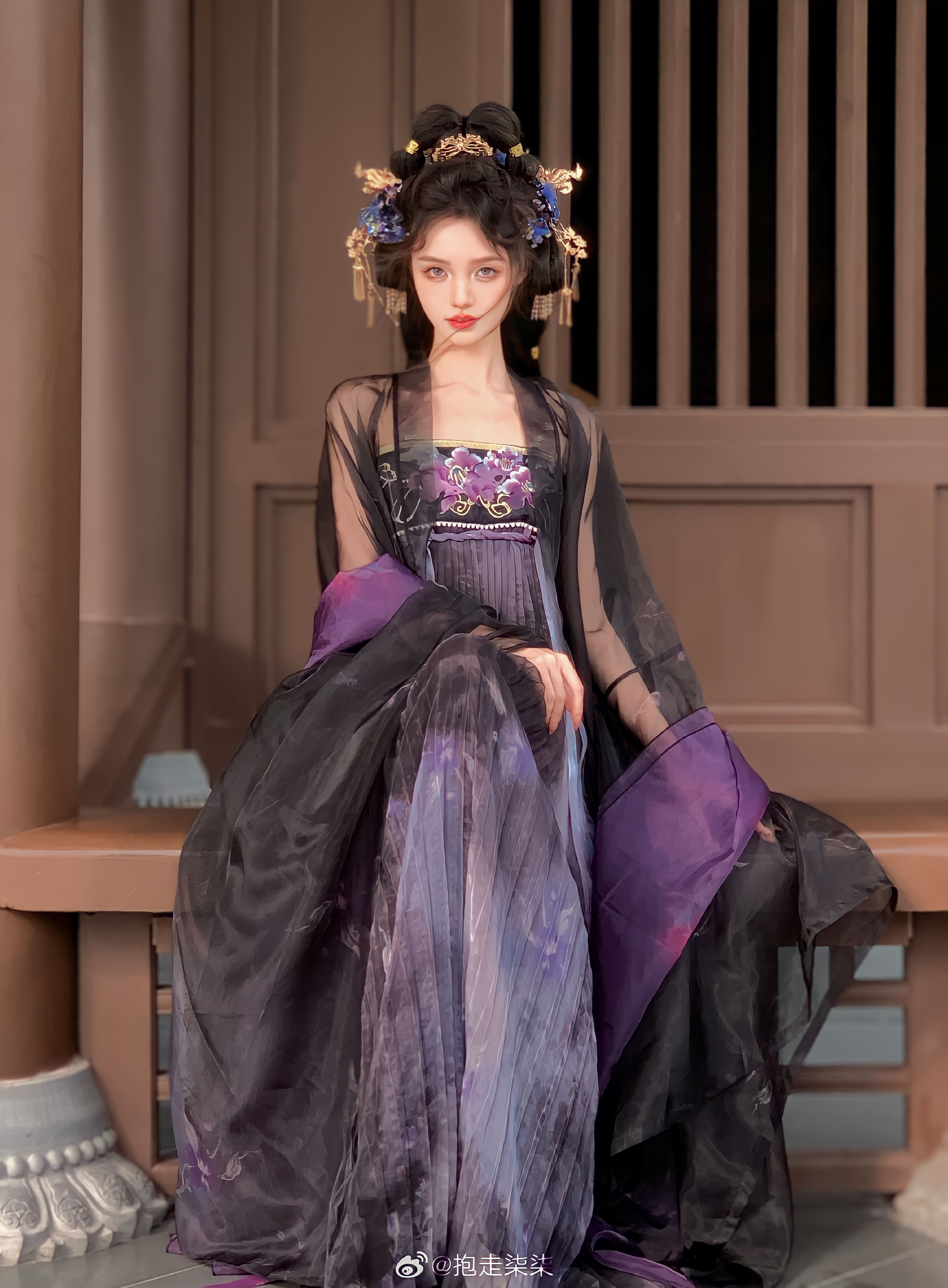Innovating the Charm of Qipao with Modern Touches of Xiangyunsha Silk Innovating the Charm of Qipao with Modern Touches of Xiangyunsha Silk