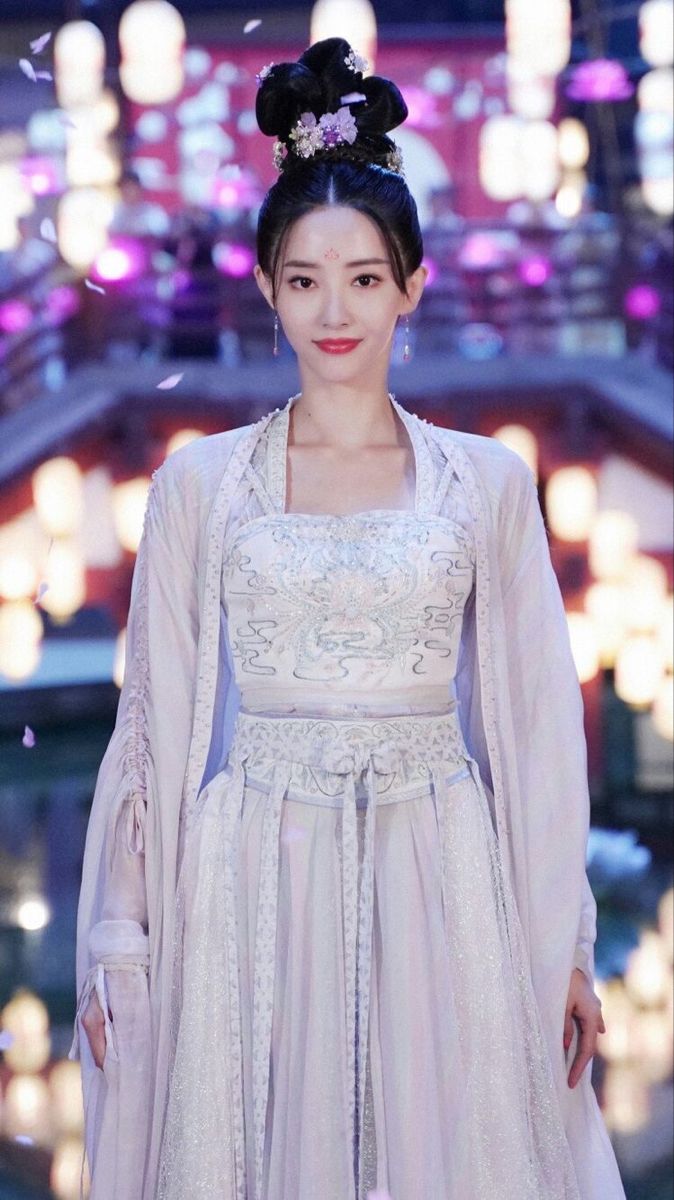 Elegance Exuded in a Black Cheongsam:A Study of its Allure and Grace Elegance Exuded in a Black Cheongsam:A Study of its Allure and Grace