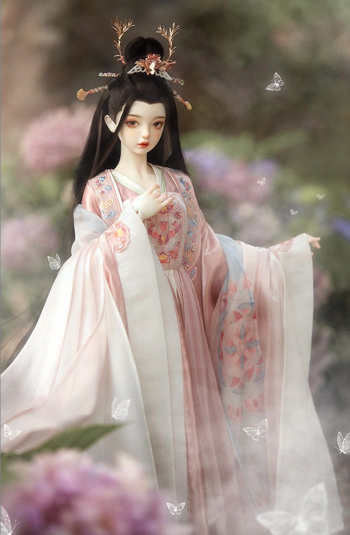 Ethereal Cheongsam:A Delve into the World of Bone-Eroding Low Collars Ethereal Cheongsam:A Delve into the World of Bone-Eroding Low Collars