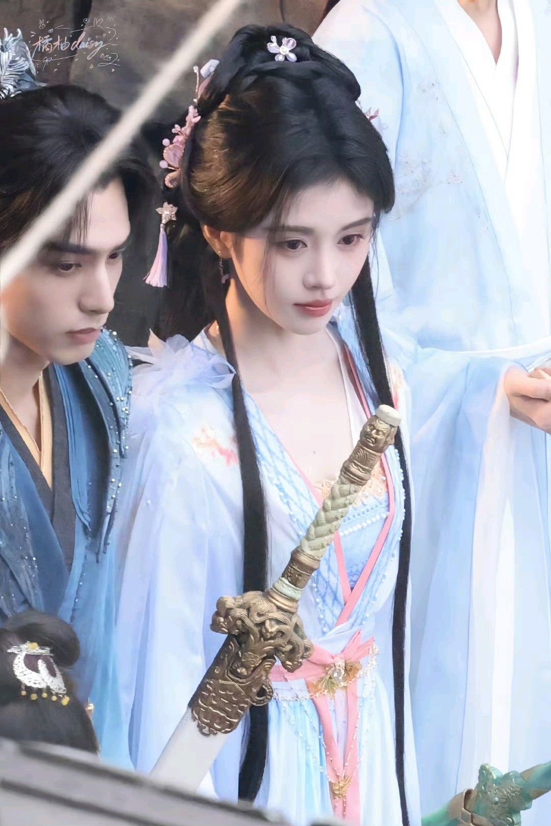 Daily Commuting in Ming-Style Hanfu:A Modern Perspective on Traditional Elegance Daily Commuting in Ming-Style Hanfu:A Modern Perspective on Traditional Elegance