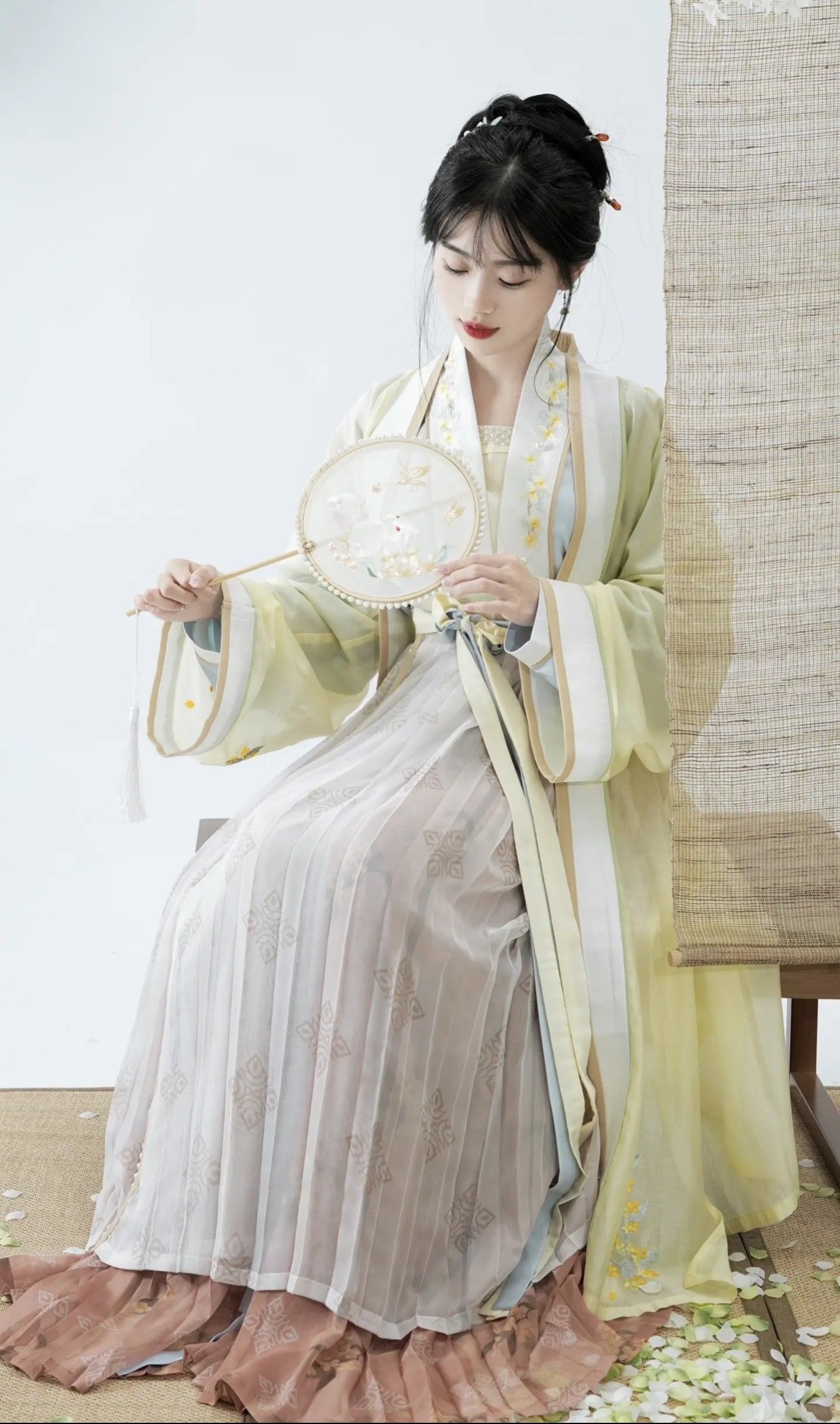 This Years Trend:The Beautiful Short-Style Cheongsam This Years Trend:The Beautiful Short-Style Cheongsam