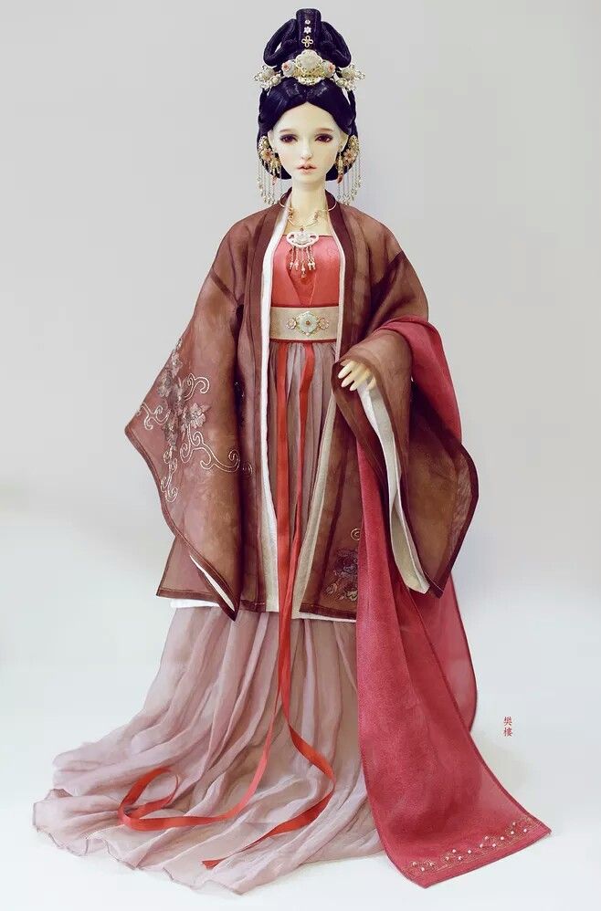 New Years Eve Host in Traditional Hanfu Costume:A Glimpse into the Splendor of Chinese Heritage New Years Eve Host in Traditional Hanfu Costume:A Glimpse into the Splendor of Chinese Heritage