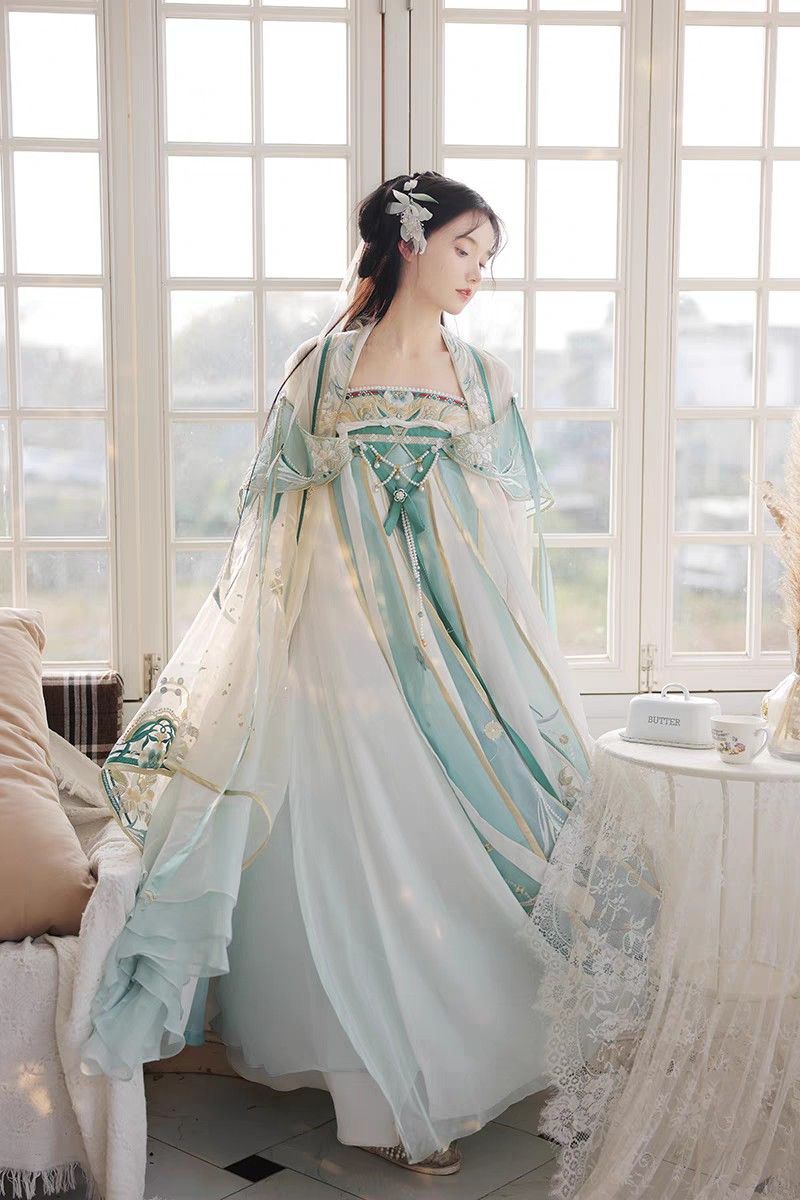 Vintage Cheongsam:Embracing the Essence of Ancient Chinese Elegance Vintage Cheongsam:Embracing the Essence of Ancient Chinese Elegance