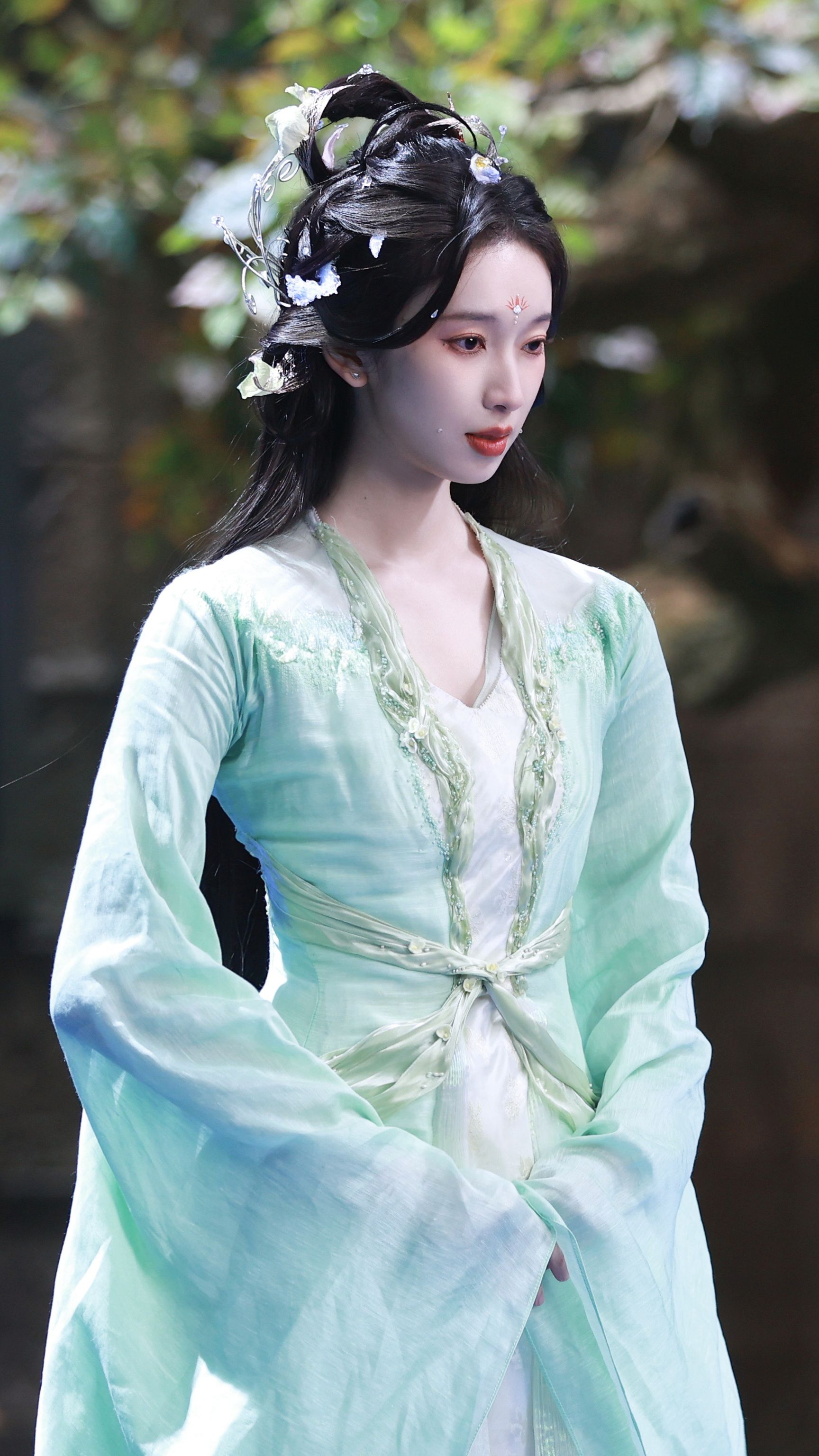 Bright and Beautiful:The Revival of Hanfu as a Students Summer Attire Bright and Beautiful:The Revival of Hanfu as a Students Summer Attire