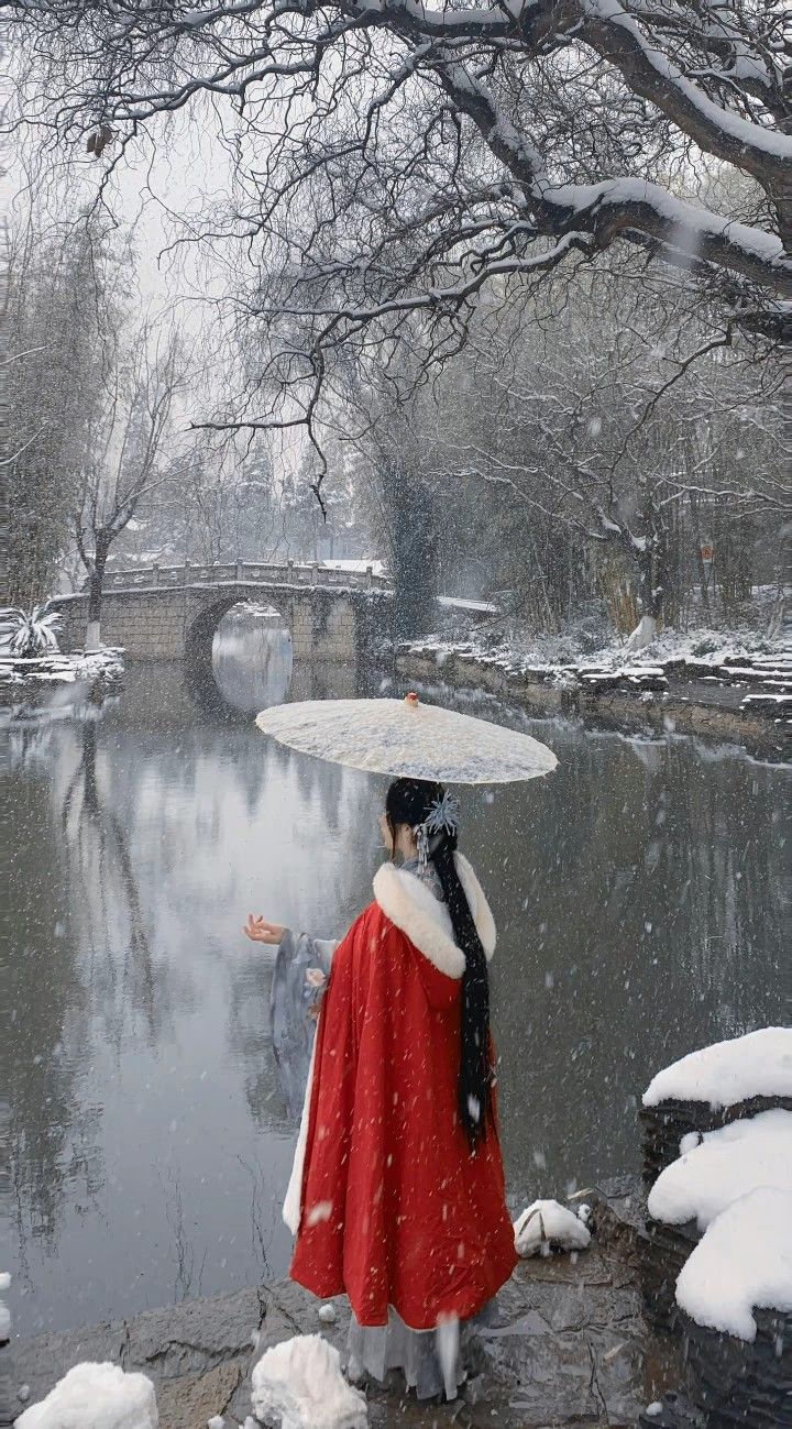 Forever Young and Joyful in Traditional Hanfu Fashion:The Story of Changlewei Yangyao Forever Young and Joyful in Traditional Hanfu Fashion:The Story of Changlewei Yangyao