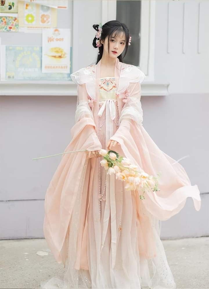 Hanfus Zhou Zhiruo:A Tale of Traditional Elegance and Modern Revival Hanfus Zhou Zhiruo:A Tale of Traditional Elegance and Modern Revival