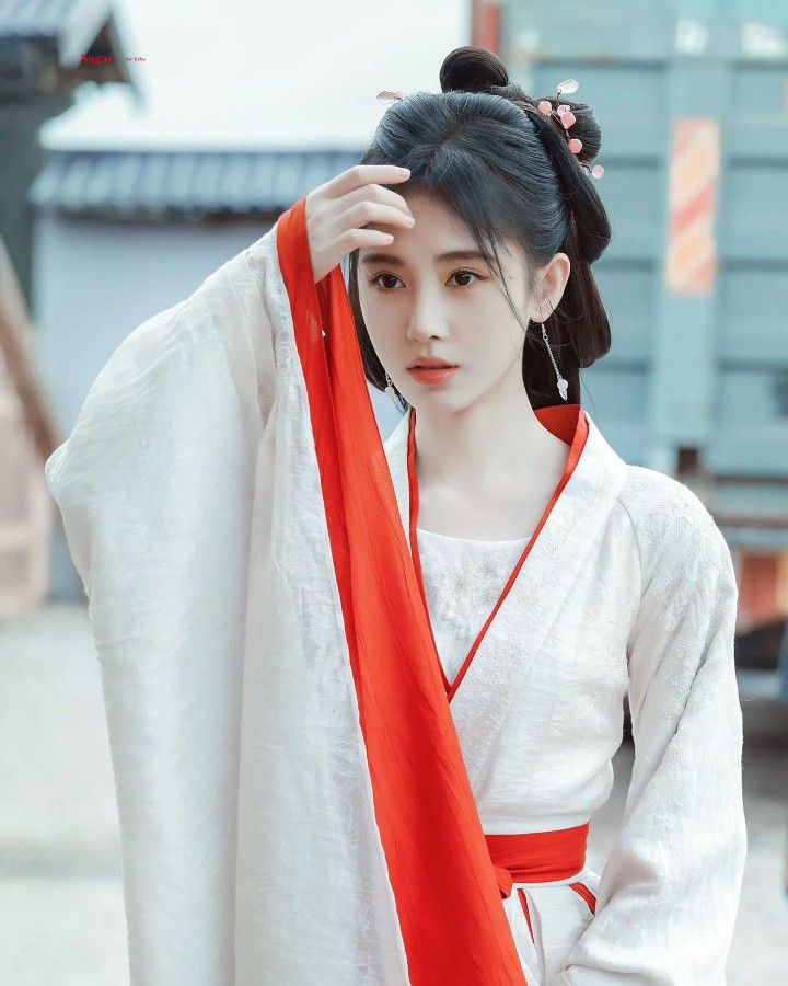 The Revival of Hanfu Fashion:Embracing Traditional Chinese Elegance in Modern Times The Revival of Hanfu Fashion:Embracing Traditional Chinese Elegance in Modern Times