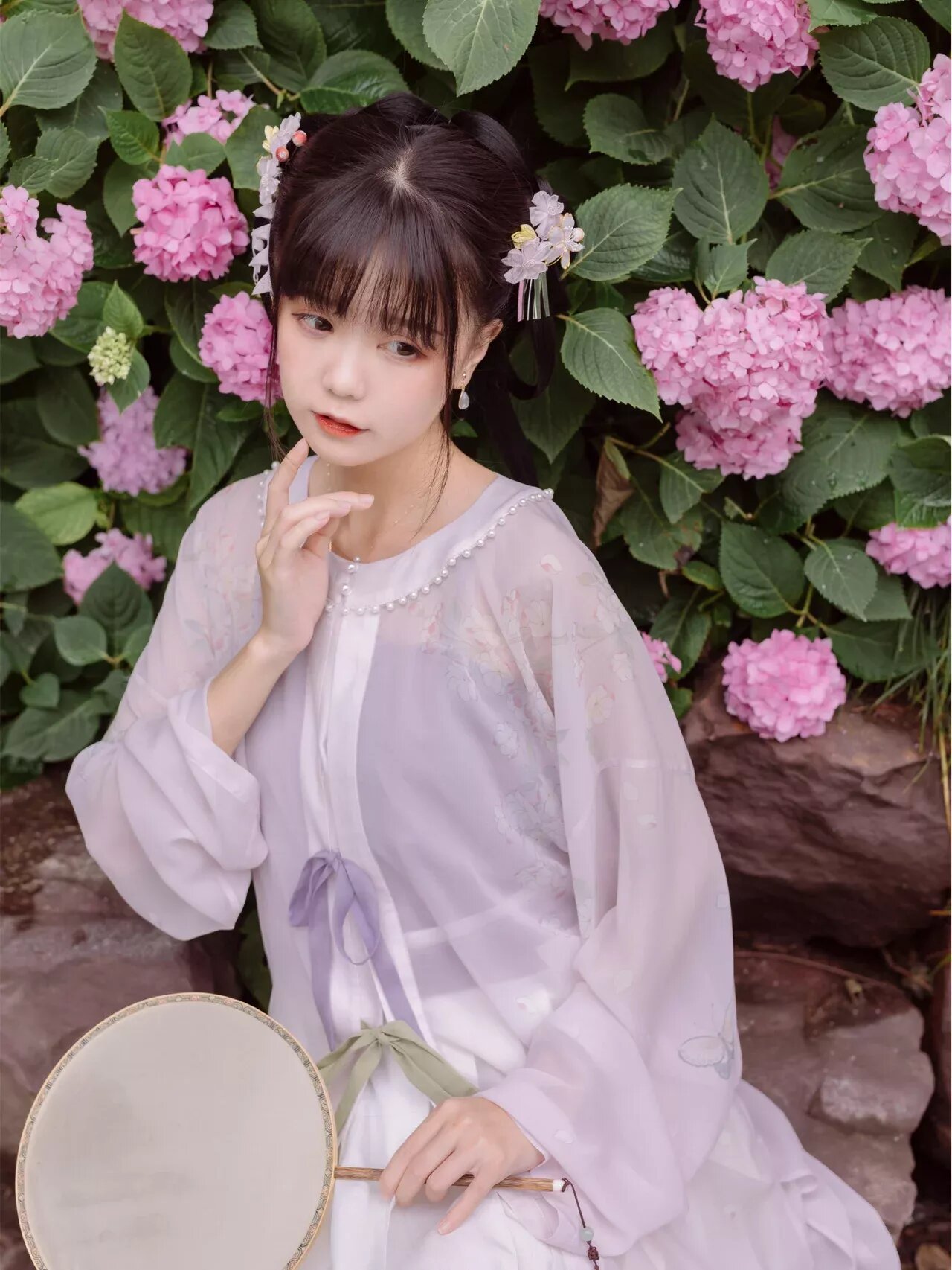 The Rise of Modern Chinese Cheongsam in Champagne The Rise of Modern Chinese Cheongsam in Champagne