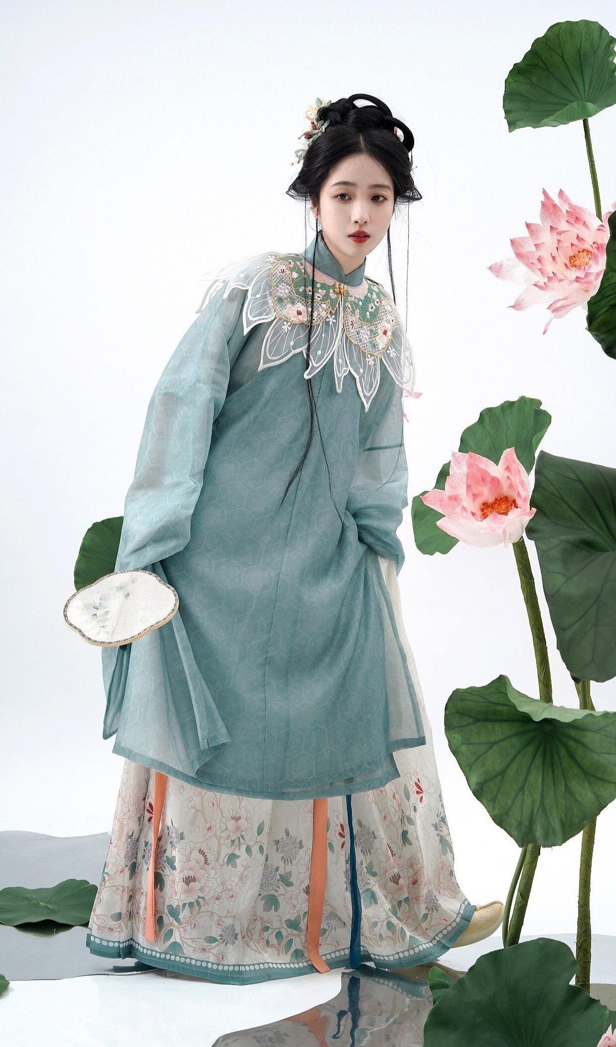 V-Neck Revamped Cheongsam:A Summer Fashion Statement V-Neck Revamped Cheongsam:A Summer Fashion Statement