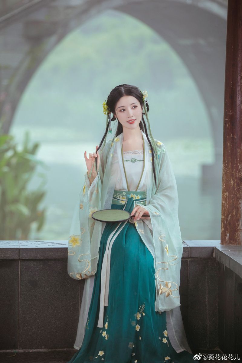 Autumn Fashion Trends:Exploring the Beauty of Hanfu Womens Wear Autumn Fashion Trends:Exploring the Beauty of Hanfu Womens Wear