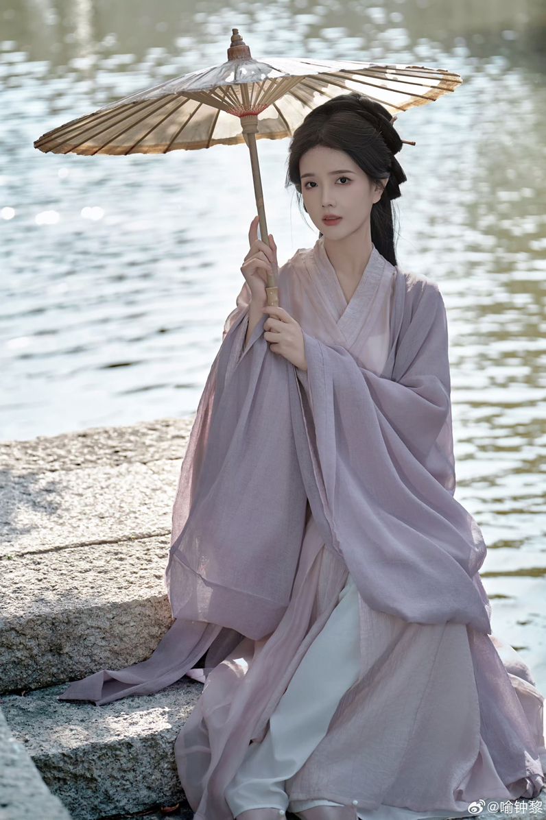 Reimagining the Cheongsam Skirt:Innovations in Traditional Chinese Dress Reimagining the Cheongsam Skirt:Innovations in Traditional Chinese Dress