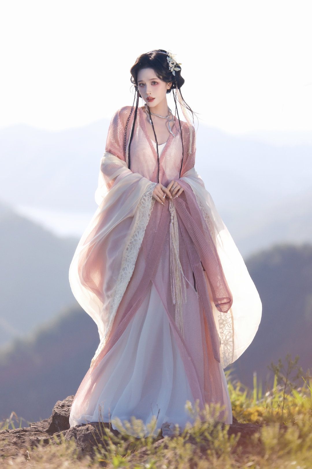 Exploring the Elegance of Dance Costumes:The Allure of Cheongsam with High Slits Exploring the Elegance of Dance Costumes:The Allure of Cheongsam with High Slits