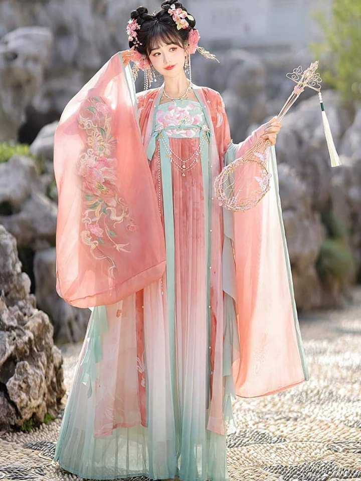 Original Hanfu Design by Mu Ziyan:The Splendor of Purple Charm Original Hanfu Design by Mu Ziyan:The Splendor of Purple Charm