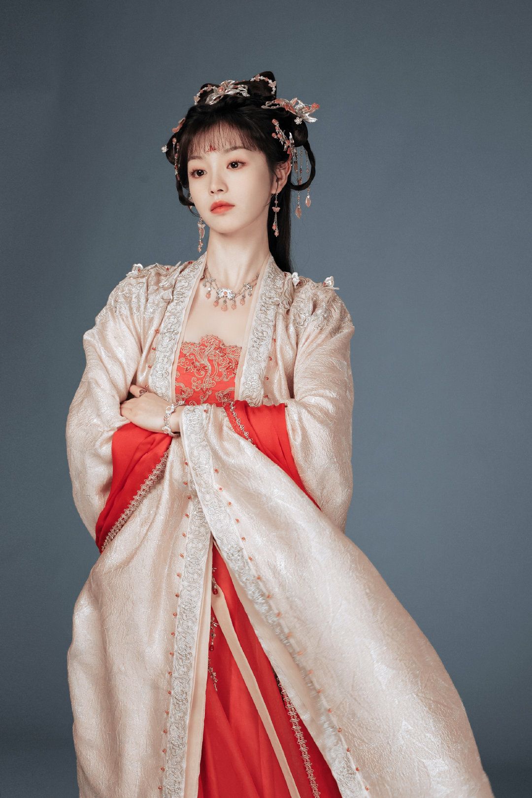 Reimagining the Cheongsam with Innovative Placket Fastenings in Plus Sizes Reimagining the Cheongsam with Innovative Placket Fastenings in Plus Sizes