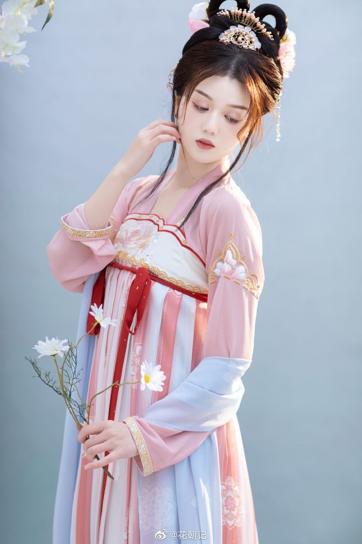 Plus-Size Women in Cheongsam:Embracing the Summer in Traditional Elegance Plus-Size Women in Cheongsam:Embracing the Summer in Traditional Elegance