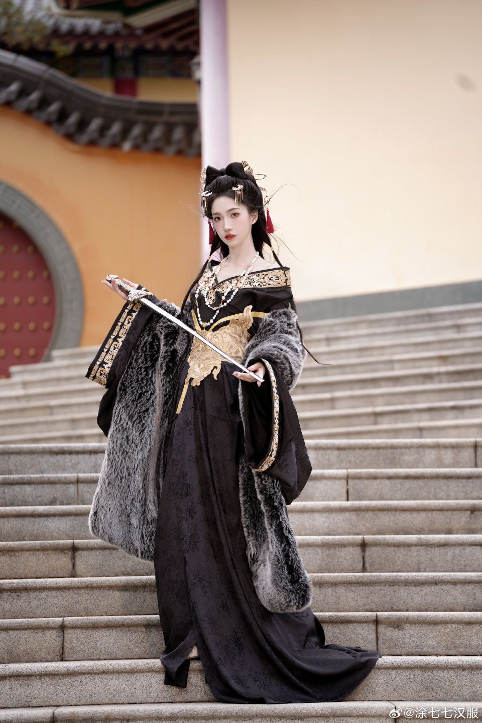 Flower God Festival:The Revival of Hanfu,Traditional Chinese Attire Flower God Festival:The Revival of Hanfu,Traditional Chinese Attire