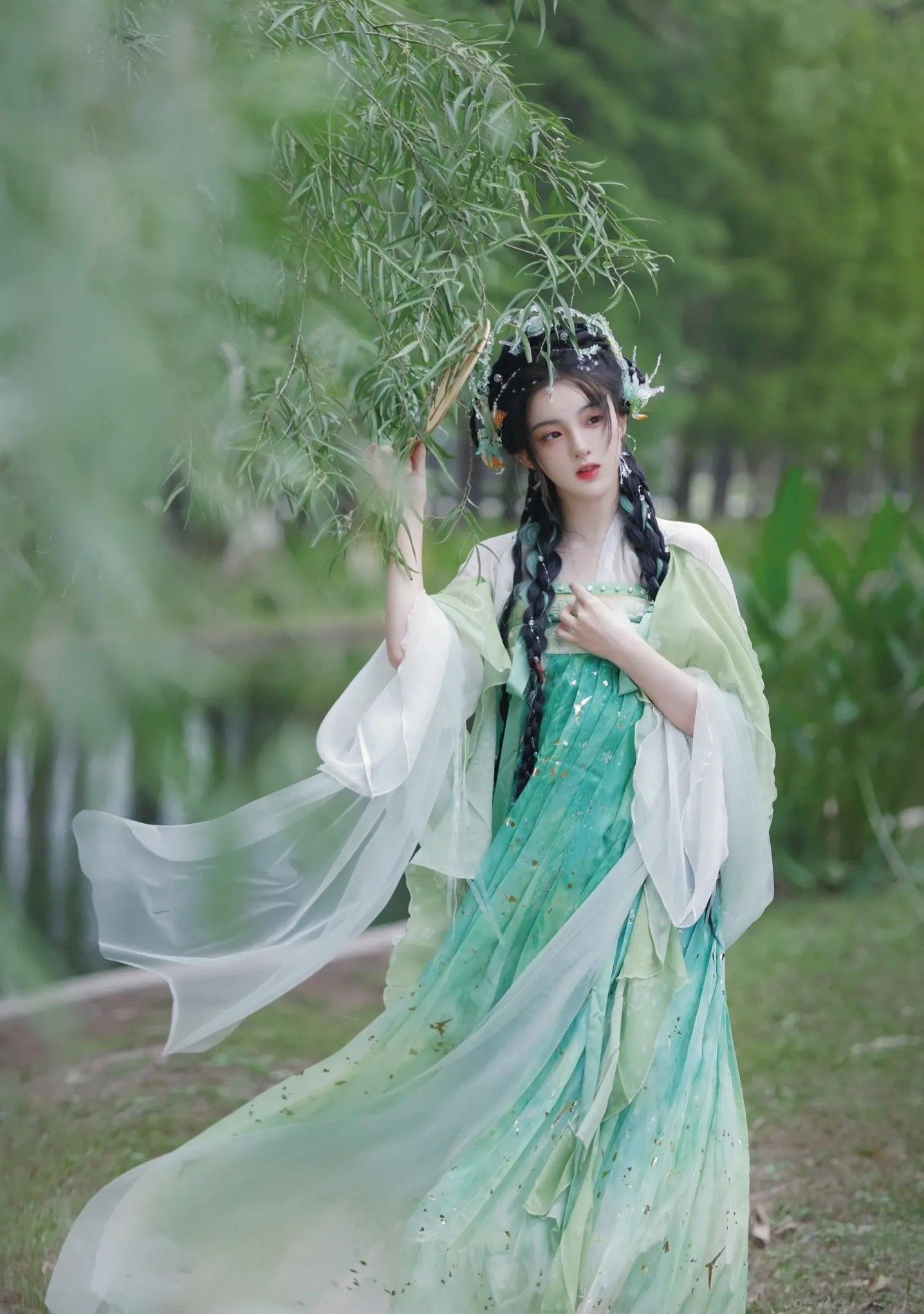 Embracing Summer in Long-Sleeve Cheongsam:The Art of Traditional Elegance Embracing Summer in Long-Sleeve Cheongsam:The Art of Traditional Elegance