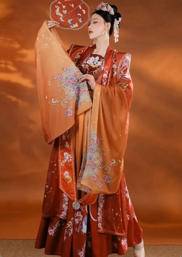 The Revival of Qipao:Embracing the Fashion of Timeless Charm with Modern Touches of时宜旗袍 The Revival of Qipao:Embracing the Fashion of Timeless Charm with Modern Touches of时宜旗袍