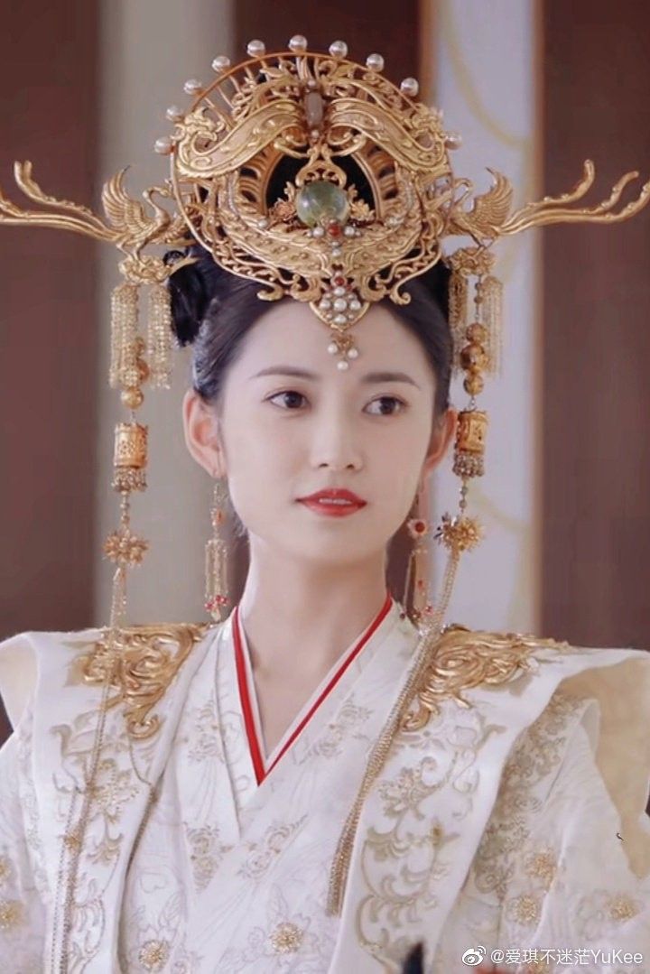 Elegant Traditional Chinese Style Hanfu for Young Girls:Embracing the Cultural Heritage Elegant Traditional Chinese Style Hanfu for Young Girls:Embracing the Cultural Heritage