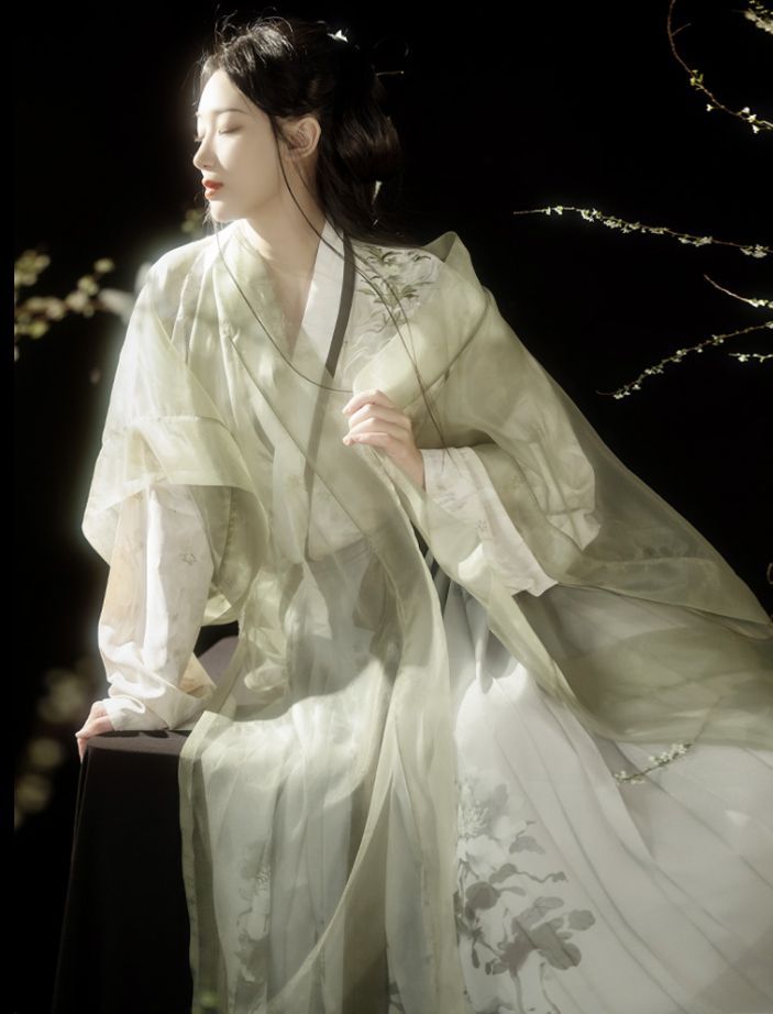 The Rising Popularity of Hanfu Costumes Among Little Girls The Rising Popularity of Hanfu Costumes Among Little Girls