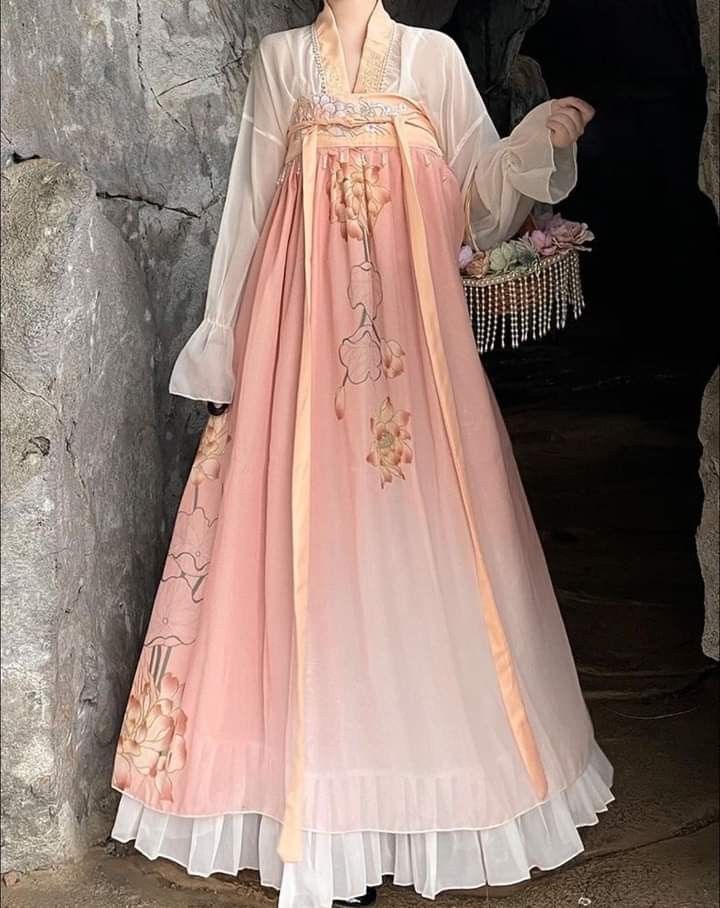 The Charm of Cheongsam with Net Fabric:A Cultural and Stylistic Exploration The Charm of Cheongsam with Net Fabric:A Cultural and Stylistic Exploration