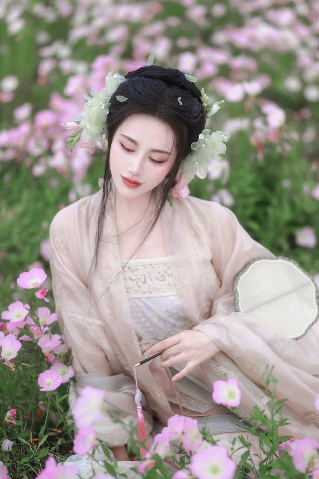 Exploring the World of Hanfu Fashion for Female Middle School Students Exploring the World of Hanfu Fashion for Female Middle School Students