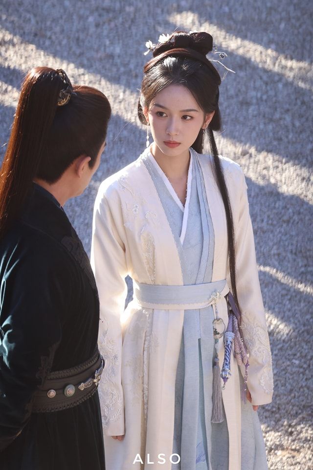 Tang-Style Hanfu:The Elegance of Tassel Fringes Tang-Style Hanfu:The Elegance of Tassel Fringes