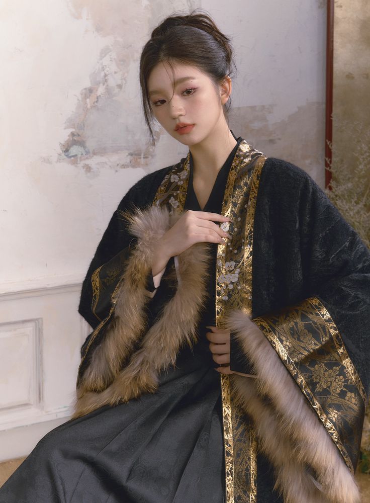 The Enchantment of Ancient Hanfu:A Purplish-Hued Elegance The Enchantment of Ancient Hanfu:A Purplish-Hued Elegance