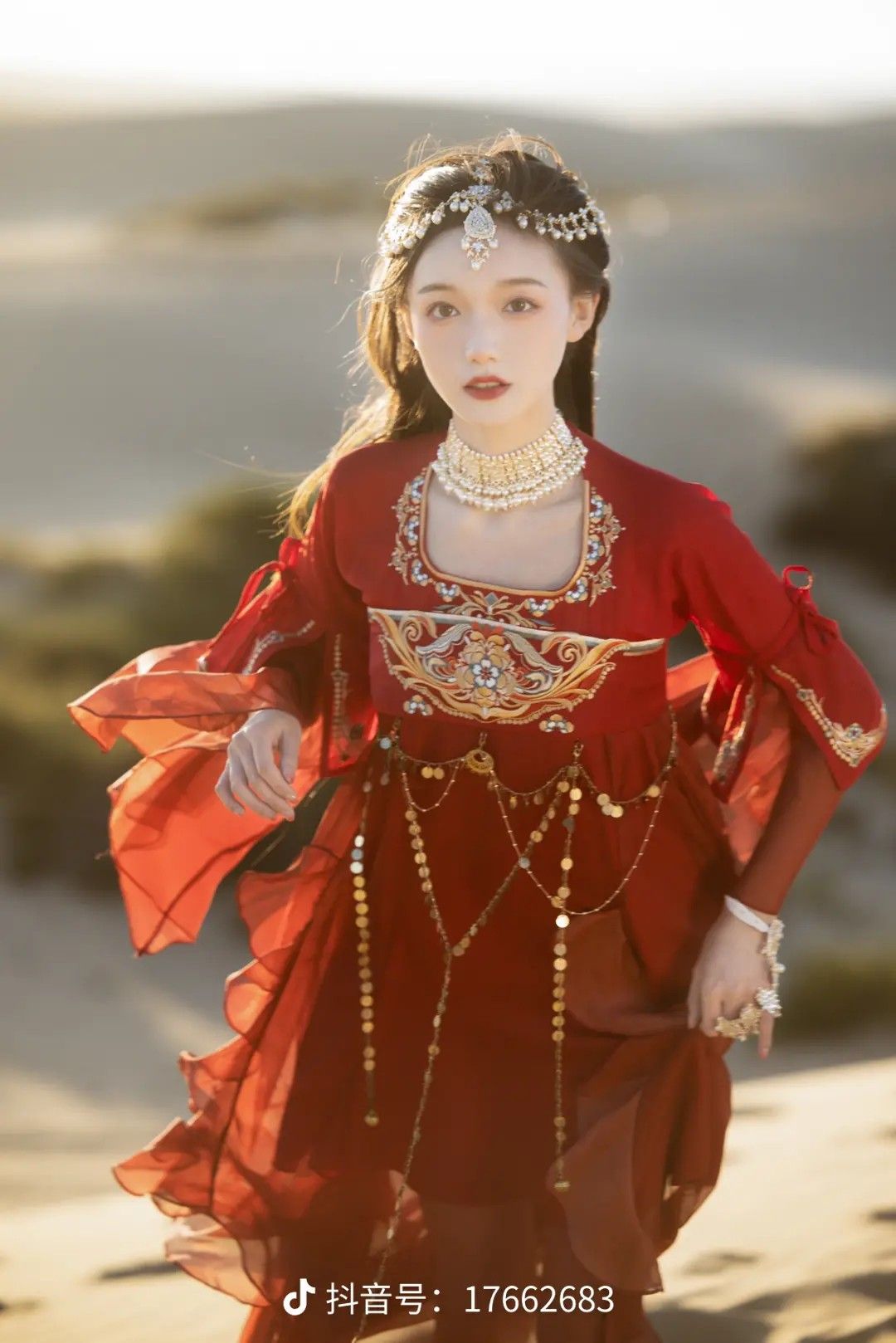 The Embroidery of Cheongsams Placket Edge:A Closer Look into the Traditional Craftsmanship The Embroidery of Cheongsams Placket Edge:A Closer Look into the Traditional Craftsmanship