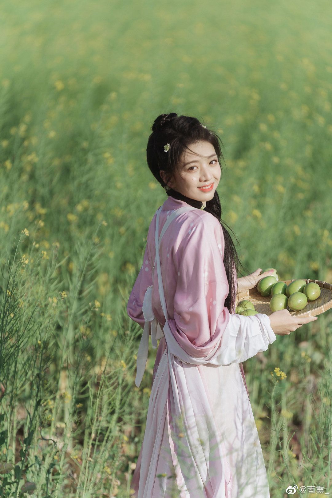 Silk Cheongsam and Xiangyunsha:The Essence of Traditional Chinese Elegance Silk Cheongsam and Xiangyunsha:The Essence of Traditional Chinese Elegance