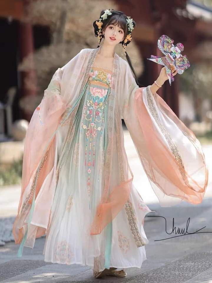Embracing Tradition:The New Wave of Womens Qipao Cheongsam Fashion Embracing Tradition:The New Wave of Womens Qipao Cheongsam Fashion