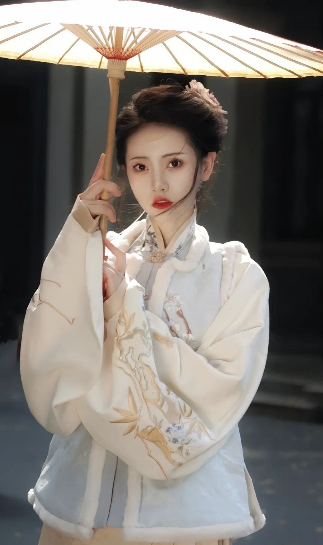Embracing Youthful Cheongsam:A Stylish and Body-Hugging Revolution Embracing Youthful Cheongsam:A Stylish and Body-Hugging Revolution