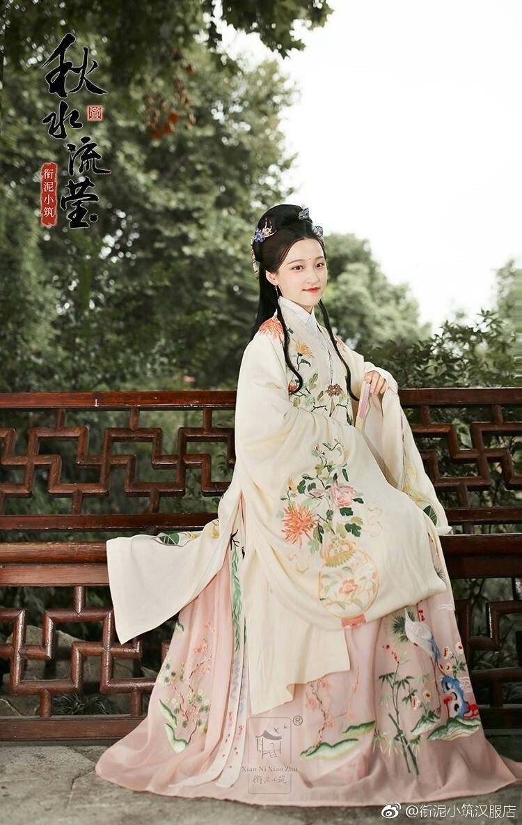12-Year-Old Girls Journey into the World of Traditional Chinese Hanfu Fashion 12-Year-Old Girls Journey into the World of Traditional Chinese Hanfu Fashion