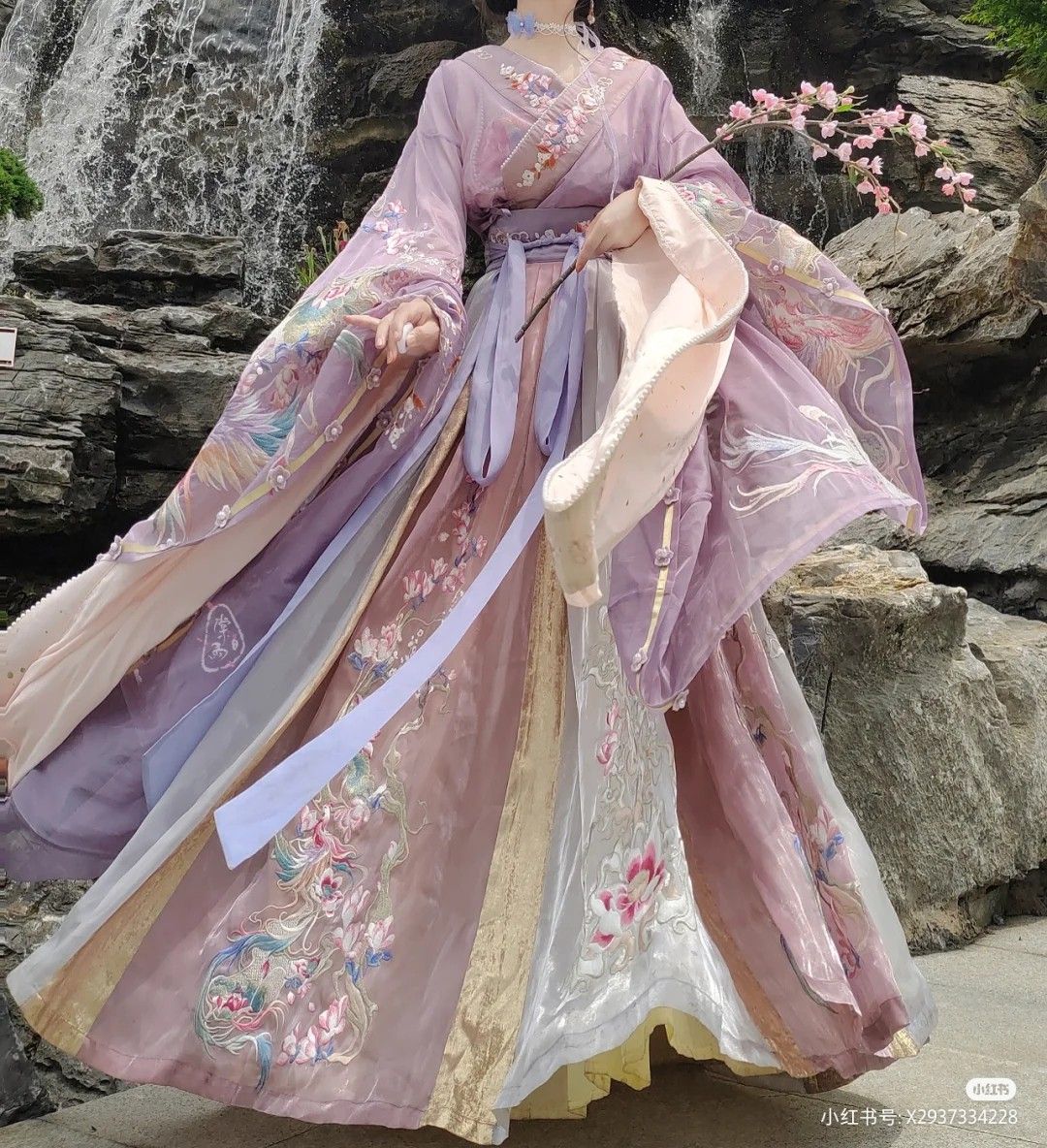 Jing Tians Cheongsam Elegance:A Glimpse into Traditional Chinese Beauty Jing Tians Cheongsam Elegance:A Glimpse into Traditional Chinese Beauty