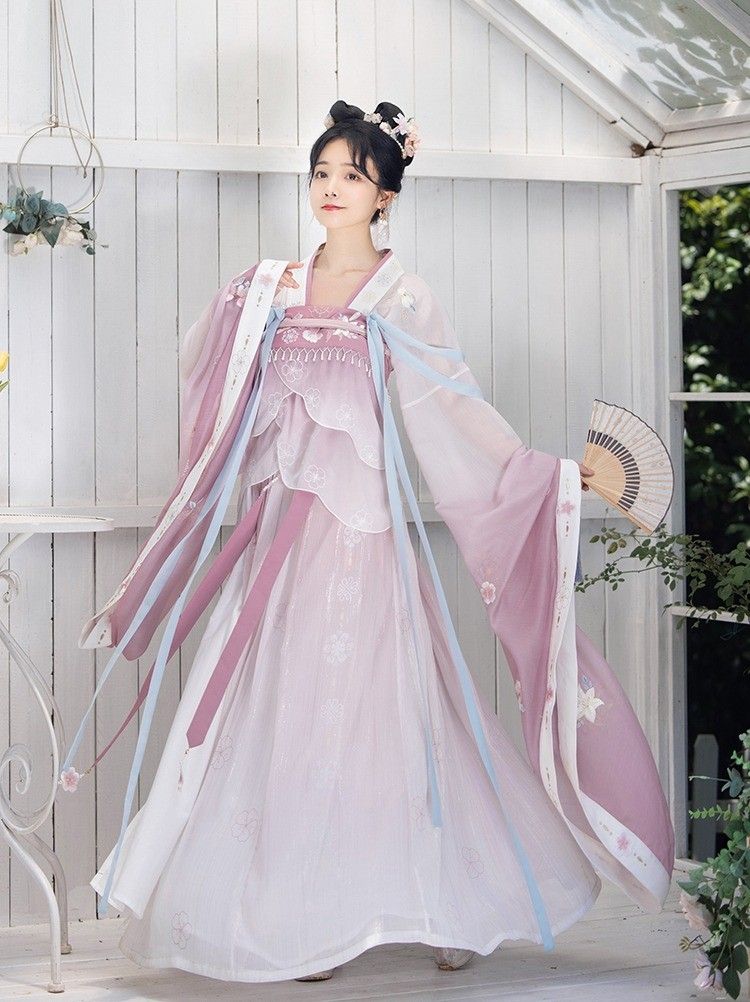 Childrens Classical Dance Performance in Cheongsam Dancewear:A Glimpse into Tradition Childrens Classical Dance Performance in Cheongsam Dancewear:A Glimpse into Tradition