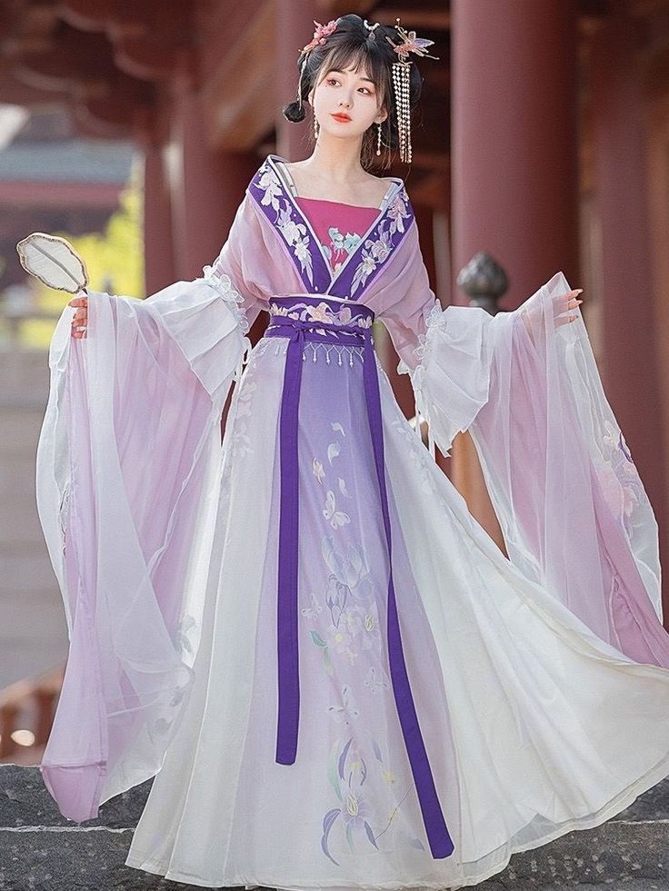 The Elegance of Cheongsam as a Toast-Bearing Dress for Women The Elegance of Cheongsam as a Toast-Bearing Dress for Women