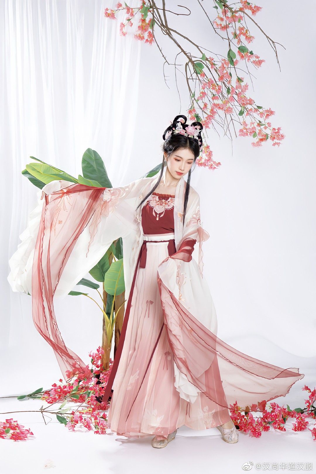 Vintage Cheongsam with Long Sleeves:A Revival of Traditional Elegance Vintage Cheongsam with Long Sleeves:A Revival of Traditional Elegance
