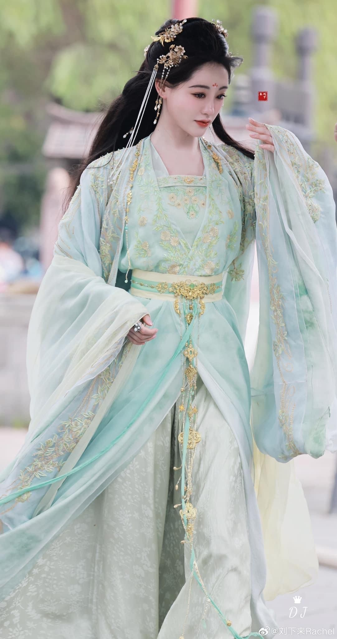 The Elegance of Cheongsam with a Touch of Western Formality:Pairing Qipao with a Small Westcoat The Elegance of Cheongsam with a Touch of Western Formality:Pairing Qipao with a Small Westcoat