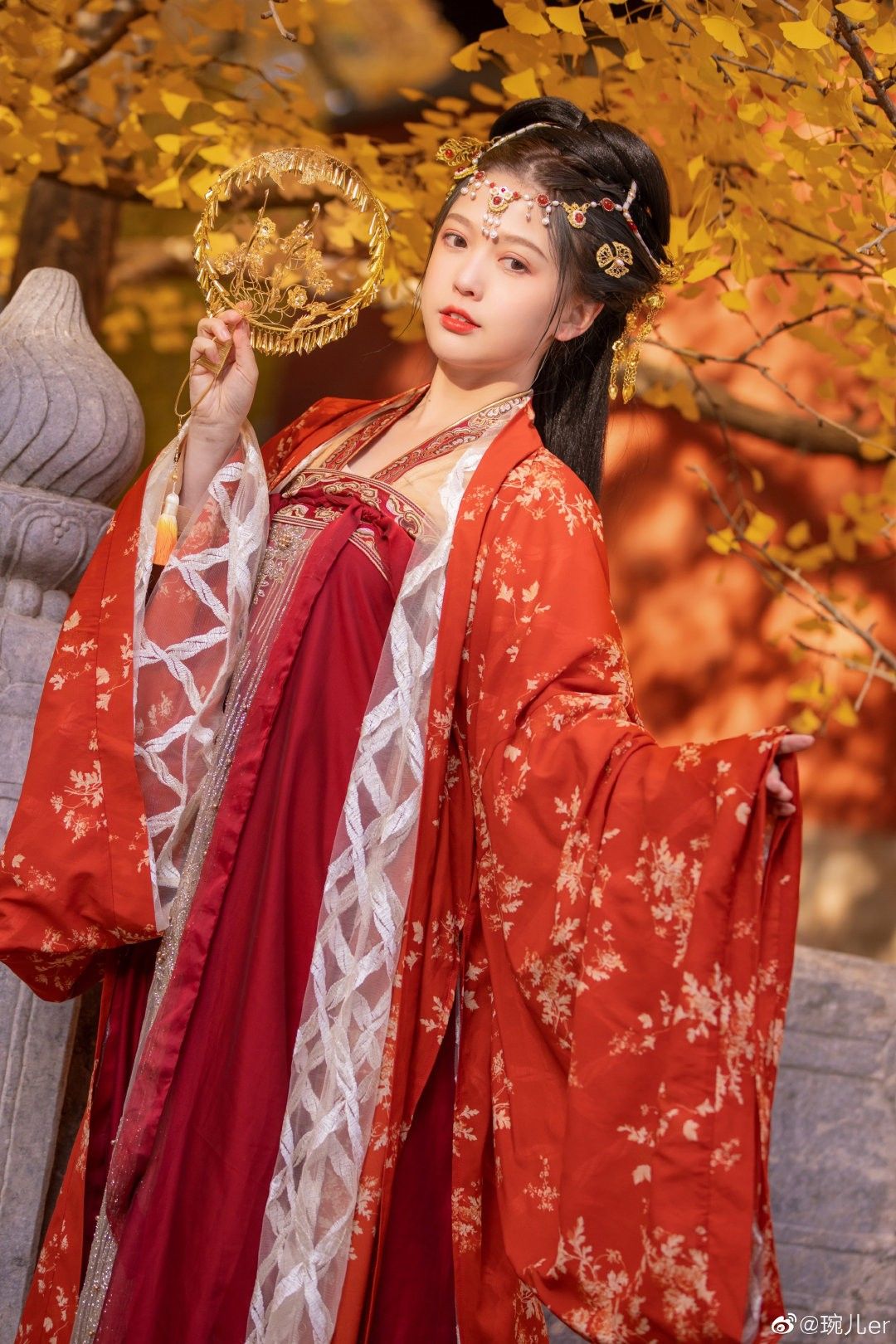 The Essence of Tibetan-Style Clothing and the Splendor of Hanfu Fashion The Essence of Tibetan-Style Clothing and the Splendor of Hanfu Fashion