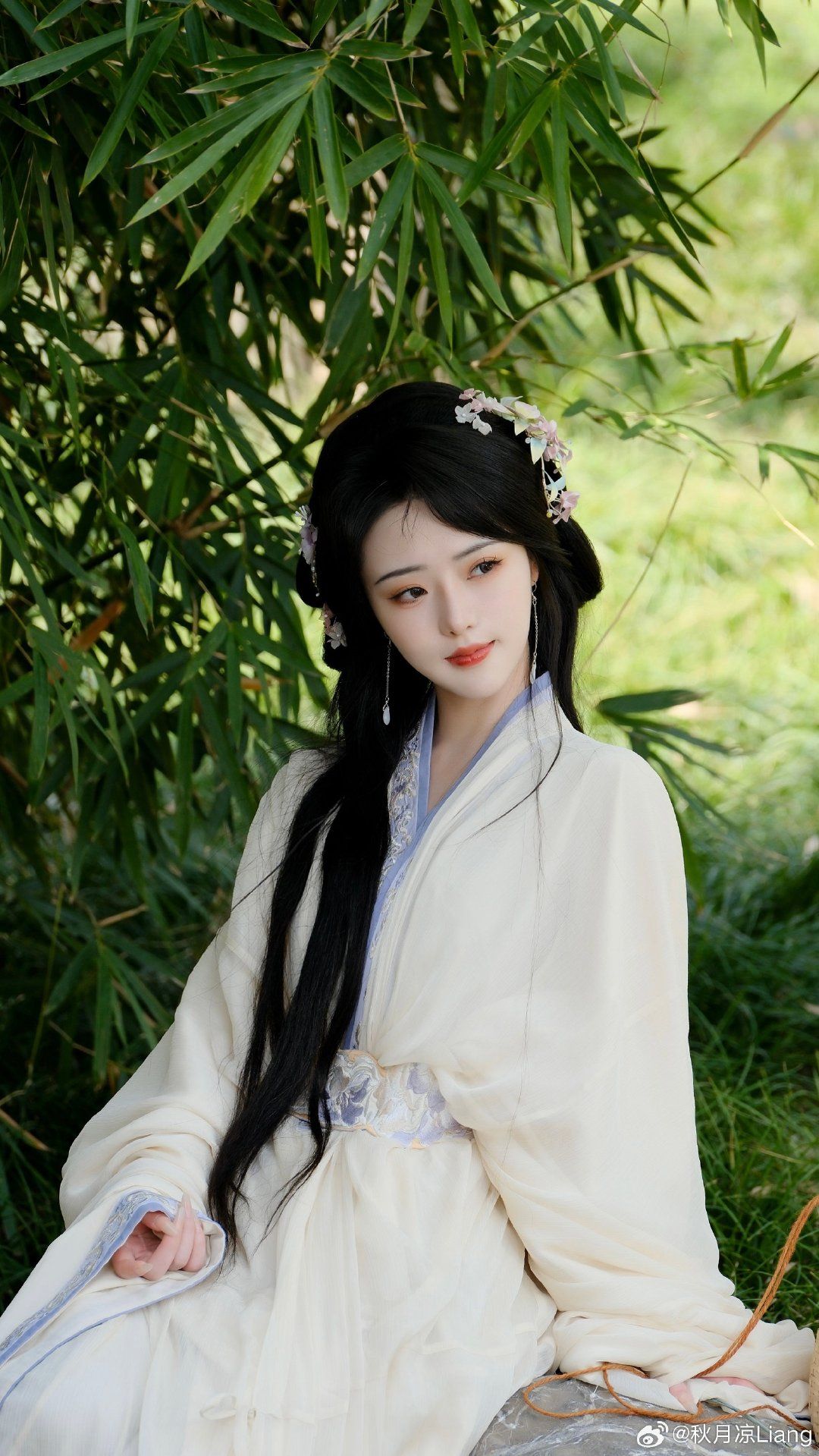 Photographic Props for Traditional Chinese Hanfu Costumes:A Guide