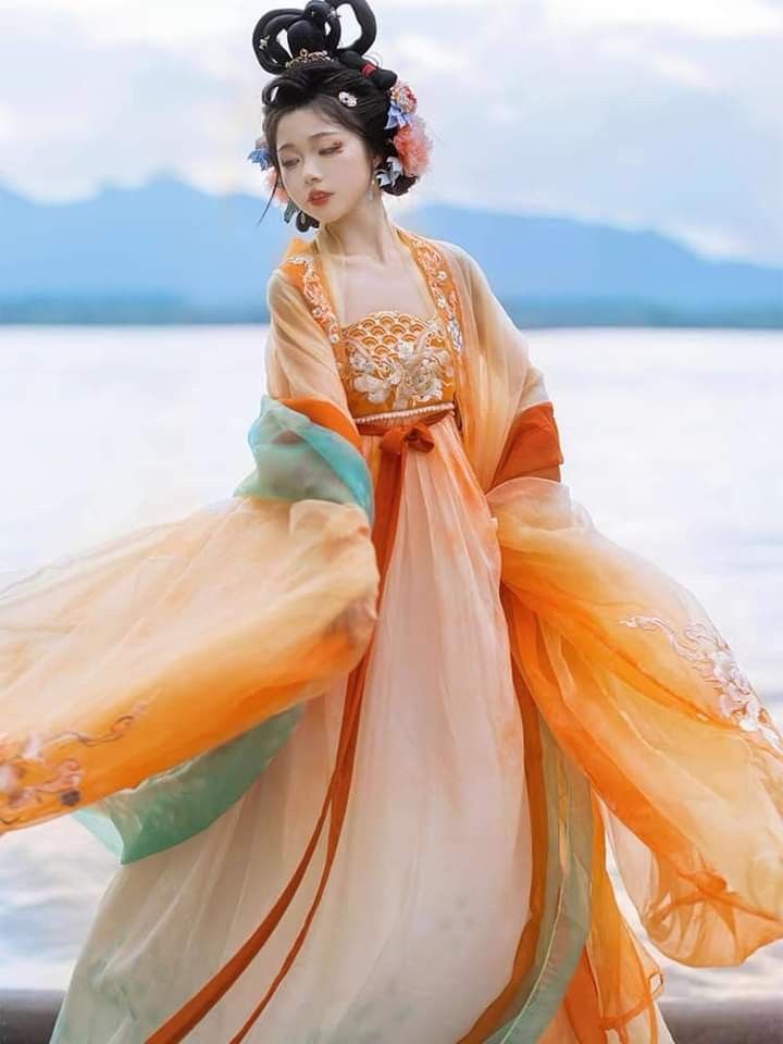 The Intricacies of Hanfu Costumes in the Game of Silk Thread Dance The Intricacies of Hanfu Costumes in the Game of Silk Thread Dance