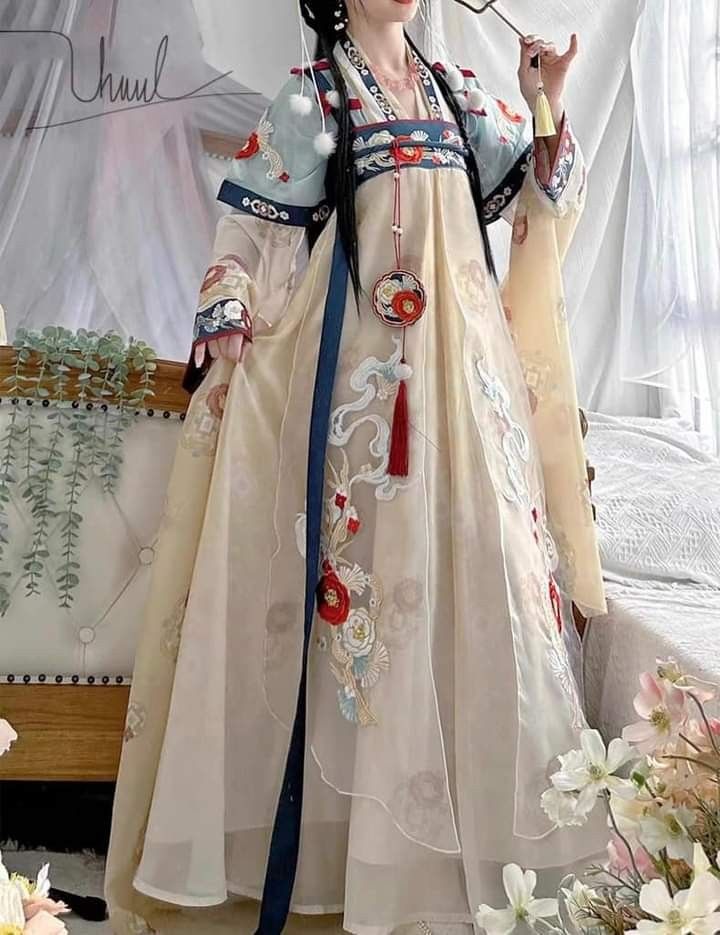 Princess in Ancient Hanfu Costume:The Enchanting World of Childrens Traditional Chinese Attire Princess in Ancient Hanfu Costume:The Enchanting World of Childrens Traditional Chinese Attire