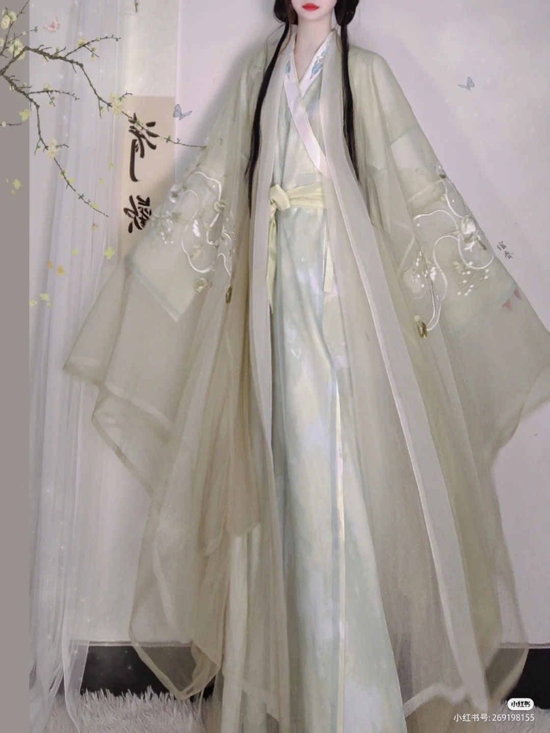 Reinventing the Cheongsam:A Two-Piece Ensemble Reinventing the Cheongsam:A Two-Piece Ensemble