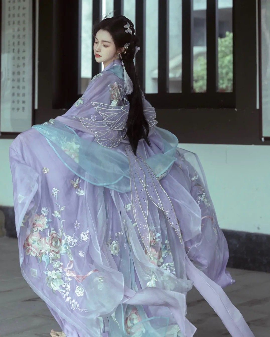 The Enchantment of Champagne-Colored High Heels with Cheongsam:A Cultural Fusion of Elegance The Enchantment of Champagne-Colored High Heels with Cheongsam:A Cultural Fusion of Elegance