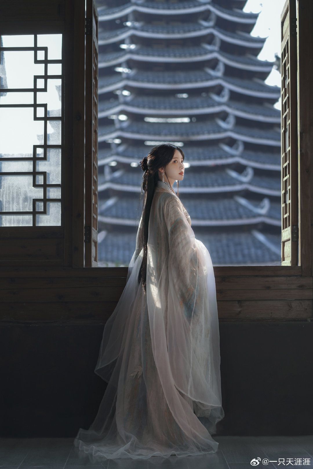 The Journey of an Ancient Hanfu-Wearing Junior Schoolgirl The Journey of an Ancient Hanfu-Wearing Junior Schoolgirl