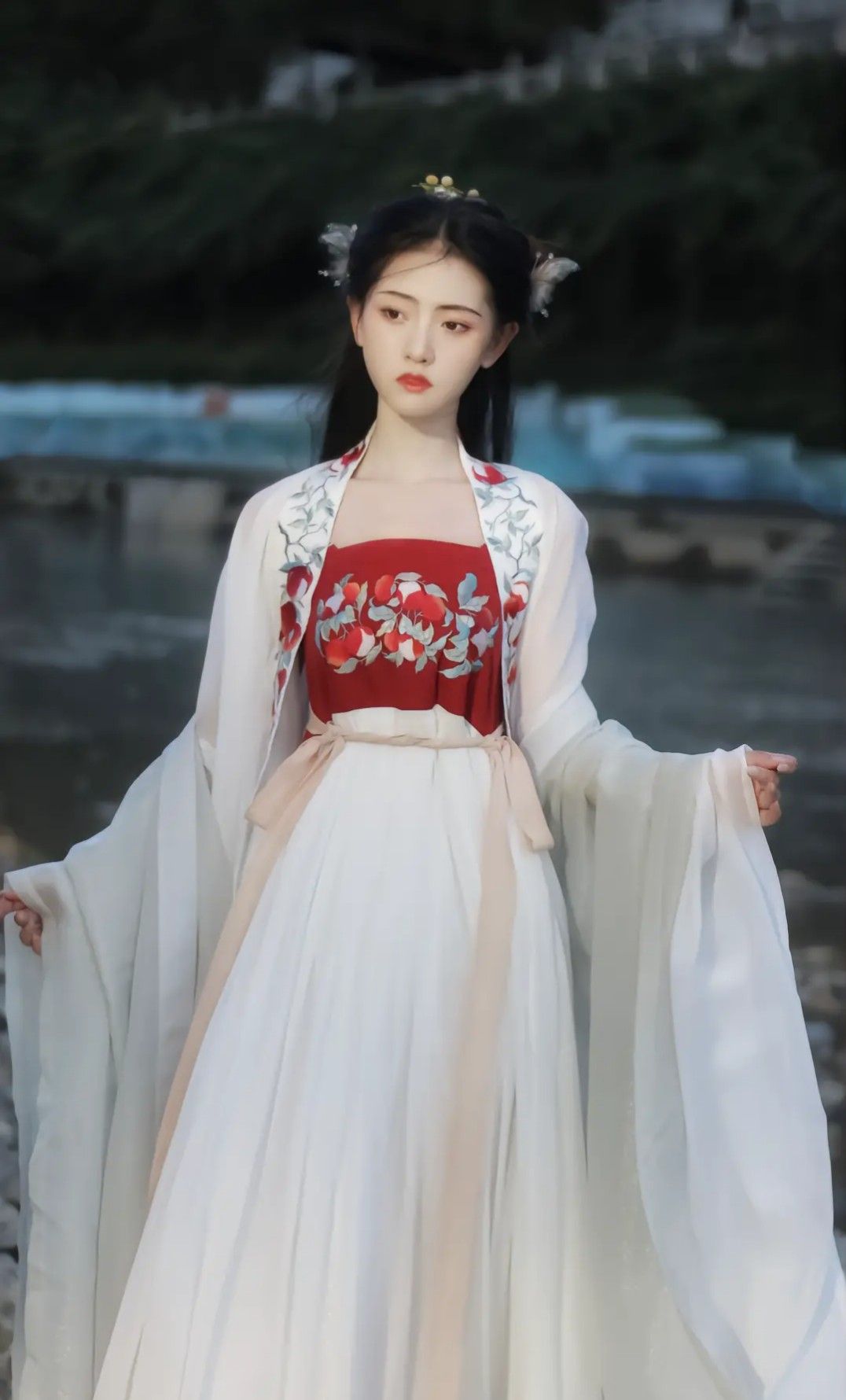 Reinventing Traditional Hanfu for Modern Summer Women:Fashionable and Comfortable Redesign Reinventing Traditional Hanfu for Modern Summer Women:Fashionable and Comfortable Redesign